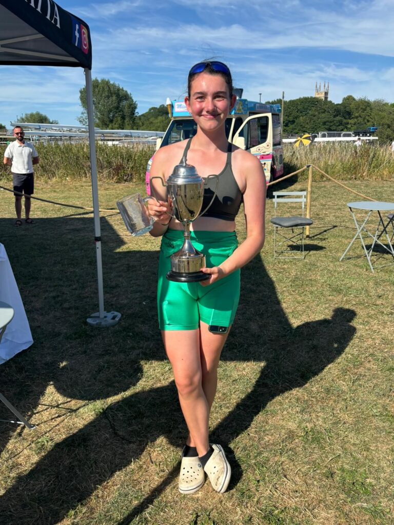 Elise wins the W.J14 1x at Burton Regatta Elise wins the W.J14 1x at Burton Regatta